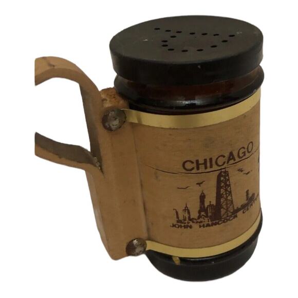 Amber Salt Pepper Shaker Glass Barrel Shape Wood Handle lot of 5 Vintage - Picture 3 of 10